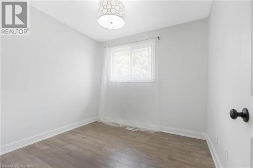 8 Camelot Drive, Hamilton, ON - Indoor Photo Showing Other Room