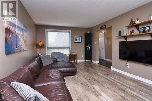 150 Gateshead Crescent Unit# 122, Stoney Creek, ON - Indoor Photo Showing Living Room