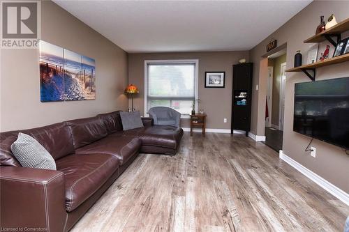 150 Gateshead Crescent Unit# 122, Stoney Creek, ON - Indoor Photo Showing Living Room With Fireplace