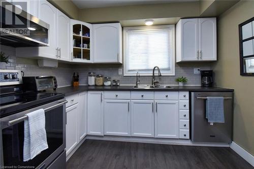 150 Gateshead Crescent Unit# 122, Stoney Creek, ON - Indoor Photo Showing Kitchen With Double Sink