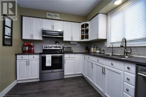 150 Gateshead Crescent Unit# 122, Stoney Creek, ON - Indoor Photo Showing Kitchen With Double Sink