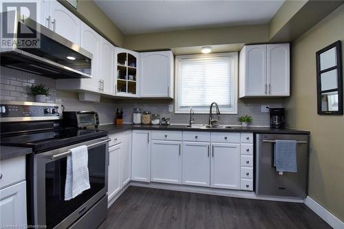 150 Gateshead Crescent Unit# 122, Stoney Creek, ON - Indoor Photo Showing Kitchen With Double Sink