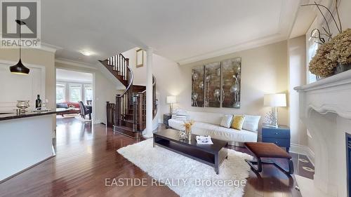 42 - 4123 Shipp Drive, Mississauga (City Centre), ON - Indoor Photo Showing Living Room