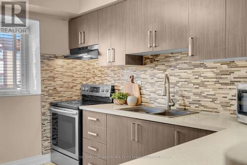 47 Moregate Crescent, Brampton (Central Park), ON - Indoor Photo Showing Kitchen With Double Sink