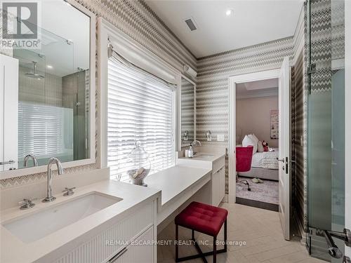 393 Maple Grove Drive, Oakville, ON - Indoor Photo Showing Bathroom