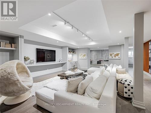 393 Maple Grove Drive, Oakville, ON - Indoor Photo Showing Living Room