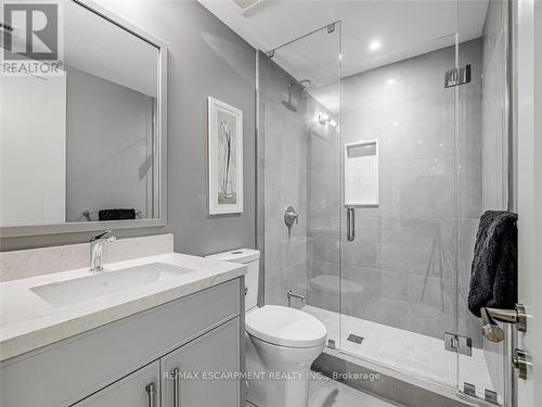 393 Maple Grove Drive, Oakville, ON - Indoor Photo Showing Bathroom