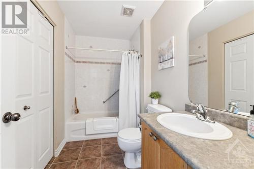 Main floor washroom  4-pc with laundry room - 16 Lancelot Street, Embrun, ON 