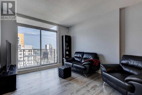 2203, 1111 10 Street Sw, Calgary, AB - Indoor Photo Showing Living Room