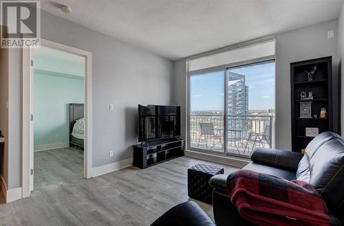 2203, 1111 10 Street Sw, Calgary, AB - Indoor Photo Showing Living Room