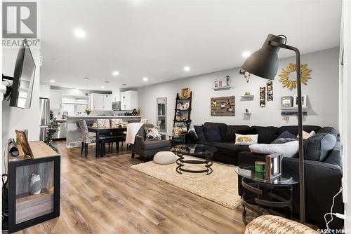 5545 Cederholm Avenue, Regina, SK - Indoor Photo Showing Living Room