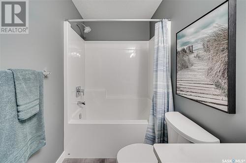 102 Katz Avenue, Saskatoon, SK - Indoor Photo Showing Bathroom