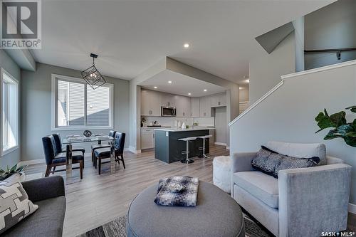 102 Katz Avenue, Saskatoon, SK - Indoor Photo Showing Living Room