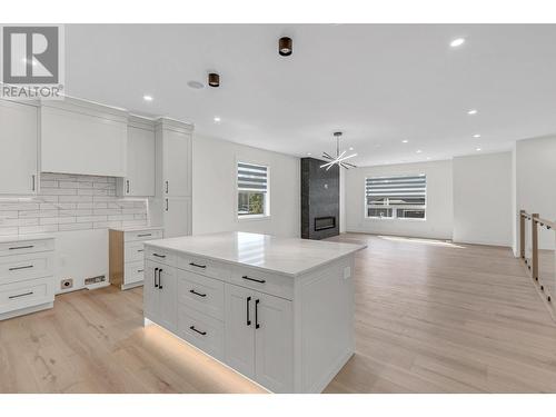 3924 Brink Court, Prince George, BC - Indoor Photo Showing Kitchen With Upgraded Kitchen