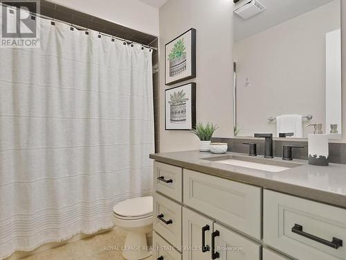 51 Gateway Court, Whitby, ON - Indoor Photo Showing Bathroom