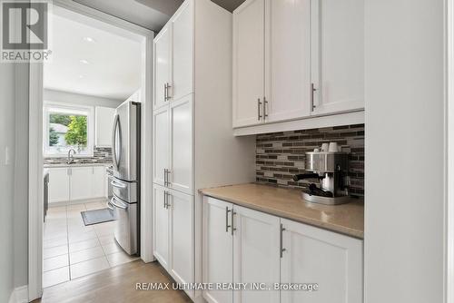 204 Strachan Trail, New Tecumseth, ON - Indoor Photo Showing Kitchen