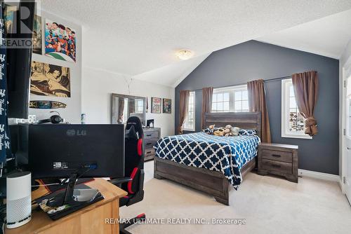 204 Strachan Trail, New Tecumseth, ON - Indoor Photo Showing Bedroom