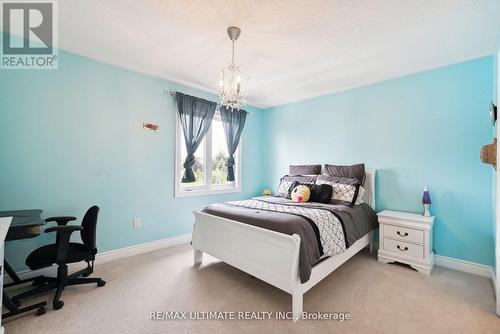 204 Strachan Trail, New Tecumseth, ON - Indoor Photo Showing Bedroom