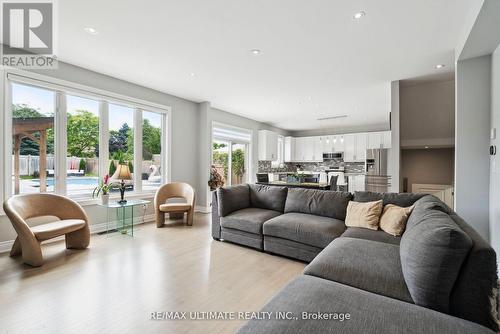 204 Strachan Trail, New Tecumseth, ON - Indoor Photo Showing Living Room