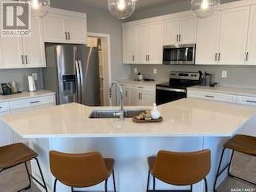 118 Katz Avenue, Saskatoon, SK - Indoor Photo Showing Kitchen With Upgraded Kitchen