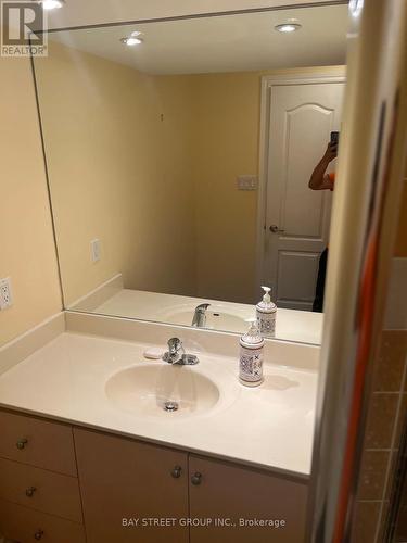 2 Castleview Crescent, Markham, ON - Indoor Photo Showing Bathroom