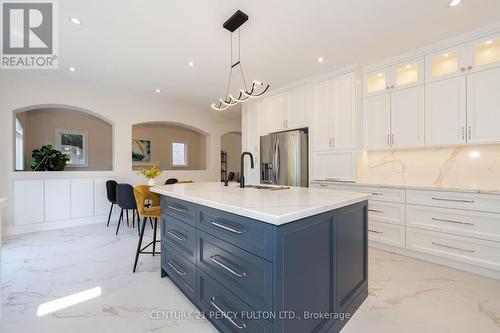 10 Burndenford Crescent, Markham, ON - Indoor Photo Showing Kitchen With Upgraded Kitchen