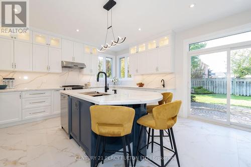 10 Burndenford Crescent, Markham, ON - Indoor Photo Showing Kitchen With Double Sink With Upgraded Kitchen