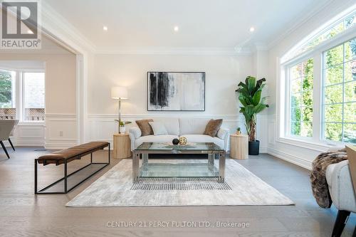 10 Burndenford Crescent, Markham, ON - Indoor Photo Showing Living Room