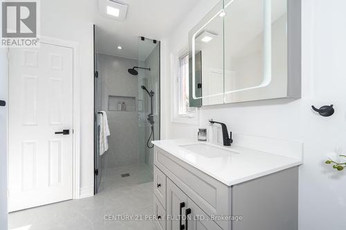 10 Burndenford Crescent, Markham, ON - Indoor Photo Showing Bathroom