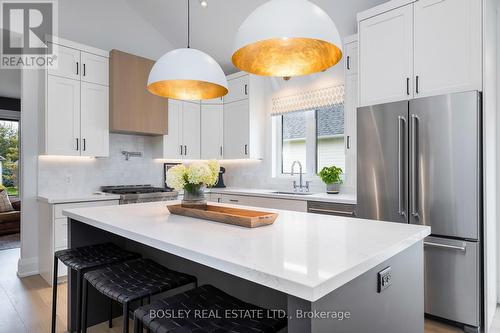 110 Mary Street, Collingwood, ON - Indoor Photo Showing Kitchen With Upgraded Kitchen