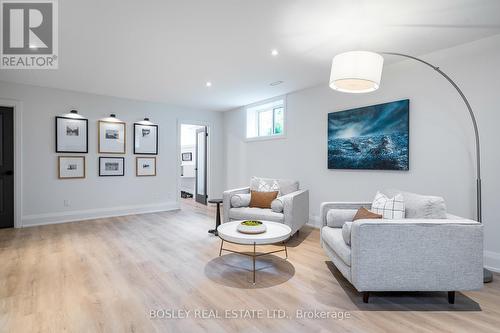 110 Mary Street, Collingwood, ON - Indoor Photo Showing Living Room