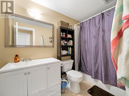 18 Ridgeway Avenue, Barrie, ON - Indoor Photo Showing Bathroom