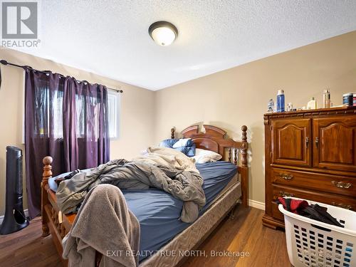 18 Ridgeway Avenue, Barrie, ON - Indoor Photo Showing Bedroom