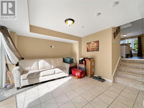 18 Ridgeway Avenue, Barrie, ON - Indoor Photo Showing Other Room