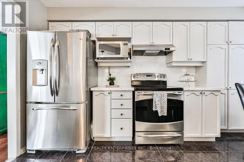 5258 Russell View Road, Mississauga, ON - Indoor Photo Showing Kitchen With Upgraded Kitchen