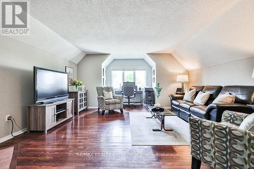 5258 Russell View Road, Mississauga, ON - Indoor Photo Showing Living Room