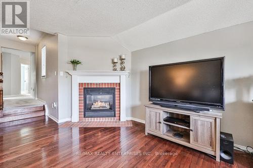 5258 Russell View Road, Mississauga, ON - Indoor Photo Showing Living Room With Fireplace