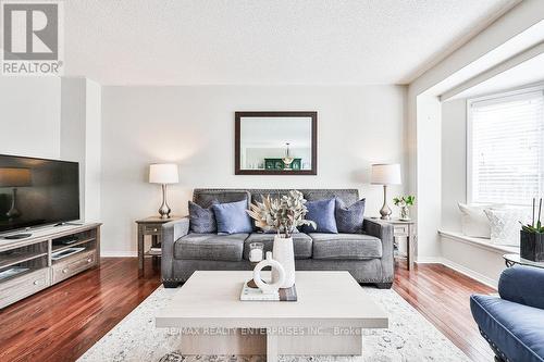 5258 Russell View Road, Mississauga, ON - Indoor Photo Showing Living Room