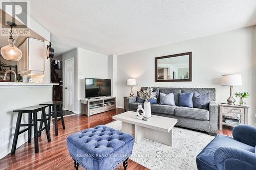 5258 Russell View Road, Mississauga, ON - Indoor Photo Showing Living Room