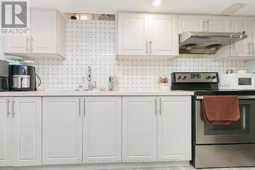 46 Ribbon Drive, Brampton (Sandringham-Wellington), ON - Indoor Photo Showing Kitchen With Upgraded Kitchen