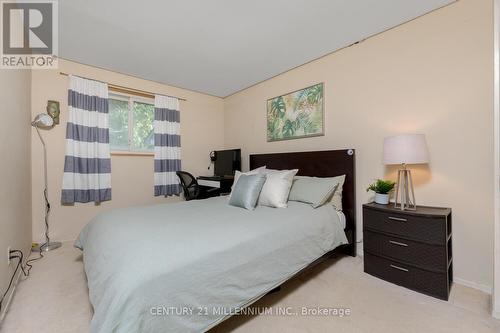 638 Forestwood Crescent, Burlington, ON - Indoor Photo Showing Bedroom