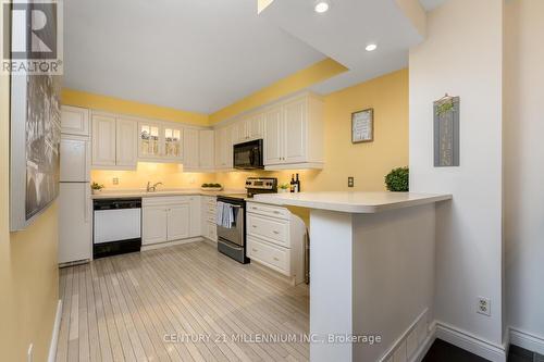 638 Forestwood Crescent, Burlington, ON - Indoor Photo Showing Kitchen