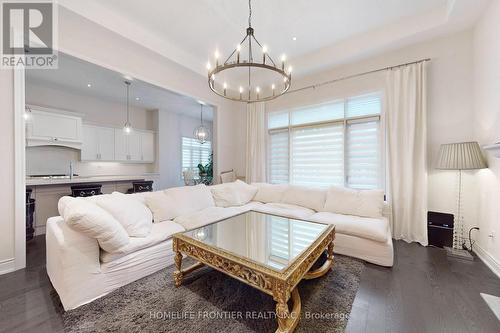 70 Threshing Mill Boulevard, Oakville, ON - Indoor Photo Showing Living Room