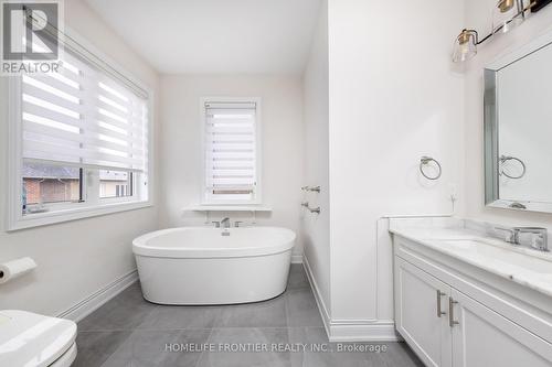 70 Threshing Mill Boulevard, Oakville, ON - Indoor Photo Showing Bathroom