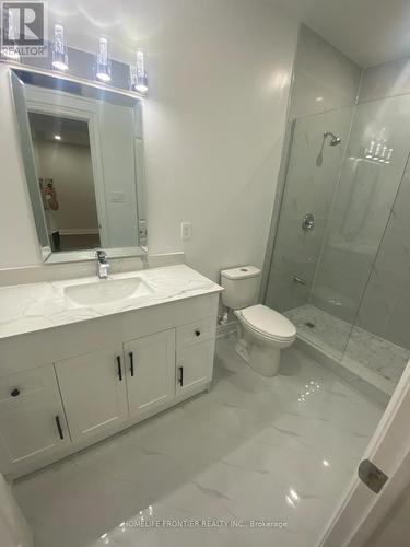 70 Threshing Mill Boulevard, Oakville, ON - Indoor Photo Showing Bathroom