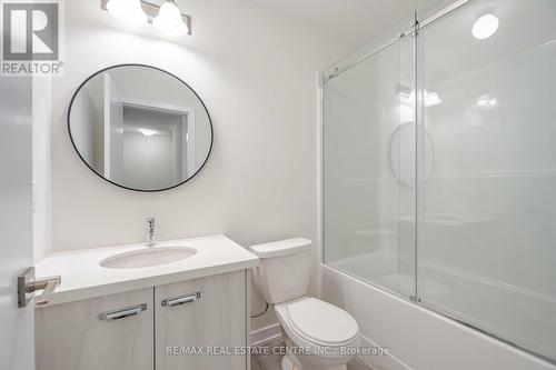 1320 Kobzar Drive N, Oakville, ON - Indoor Photo Showing Bathroom