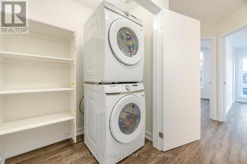 1320 Kobzar Drive N, Oakville, ON - Indoor Photo Showing Laundry Room