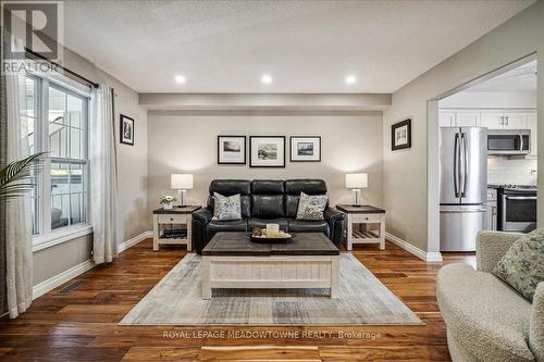 239 Jolliffe Avenue, Guelph/Eramosa (Rockwood), ON - Indoor Photo Showing Living Room