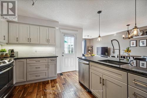 239 Jolliffe Avenue, Guelph/Eramosa (Rockwood), ON - Indoor Photo Showing Kitchen With Upgraded Kitchen