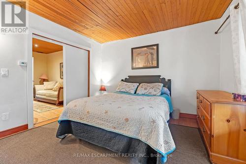 94 East 35Th Street, Hamilton, ON - Indoor Photo Showing Bedroom